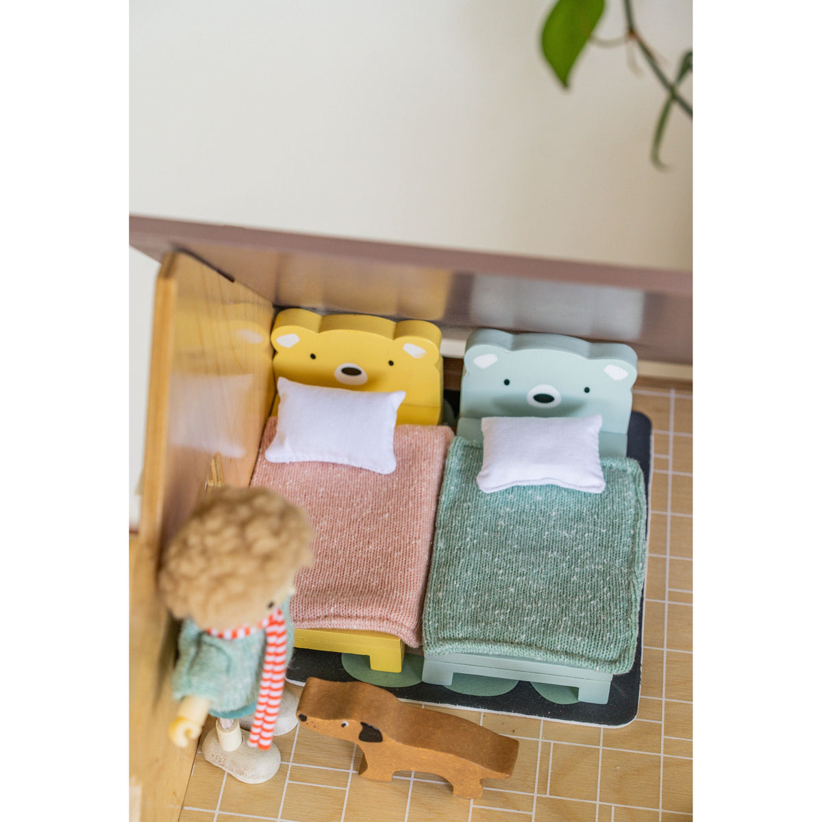 Dolls House Children's Room Furniture